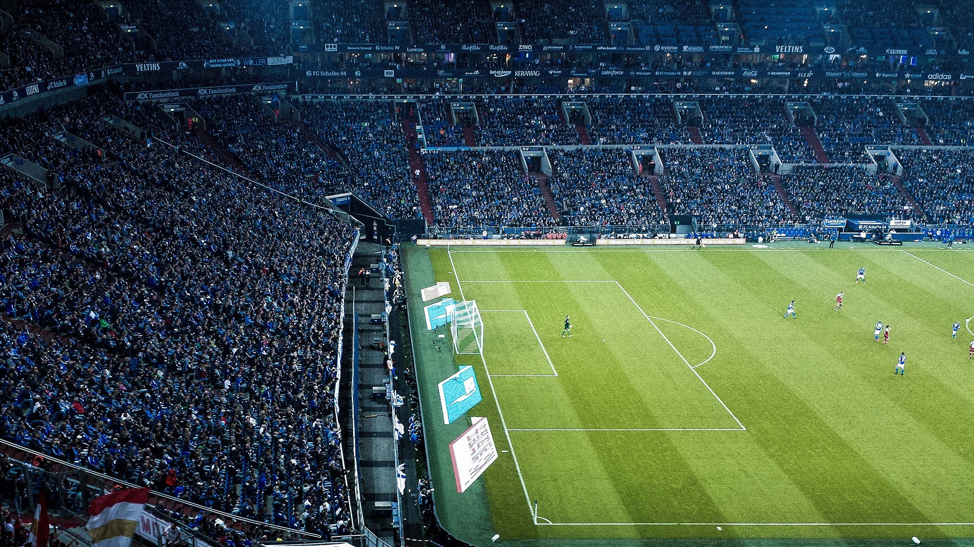 意甲争冠白热化，国际米兰绝杀登顶，AC米兰紧追不舍